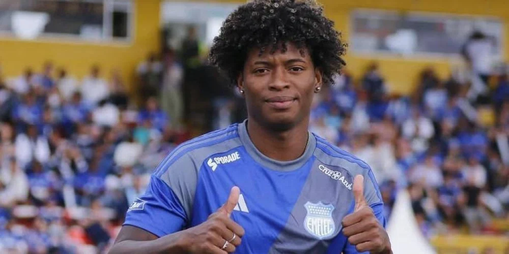 sotia-si-copilul-unui-fotbalist,-rapiti-in-timpul-unei-spargeri.-barbatul-s-a-ascuns-sub-pat