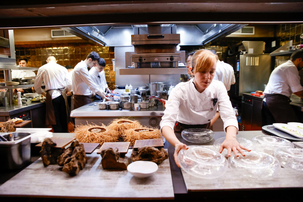 peste-77000-de-aplicari-din-partea-candidatilor-pentru-2.400-de-joburi-in-turism