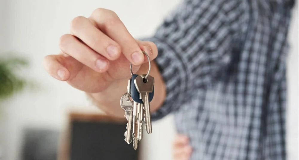 o-noua-cerinta-pentru-chiriasi:-cazierul-si-contractul-de-munca-–-dezbatere-virala