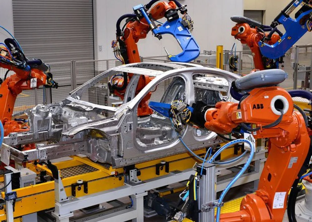 producatorii-auto-din-slovacia-vor-fi-cei-mai-afectati-de-tarifele-comerciale-impuse-de-trump