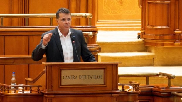 ionut-mosteanu-s-a-enervat-dupa-decizia-bec-despre-usr-si-nicusor-dan:-raportati-o-si-pe-asta!