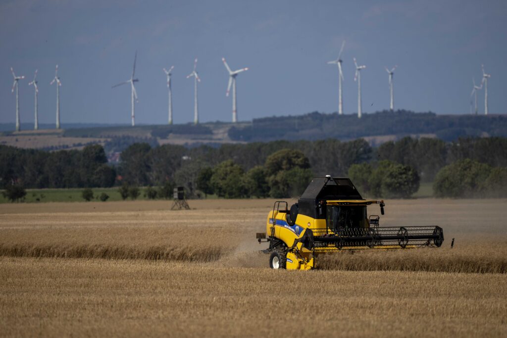 productia-celui-mai-popular-erbicid-din-lume-ar-putea-fi-oprita.-gigantul-bayer-a-facut-anuntul