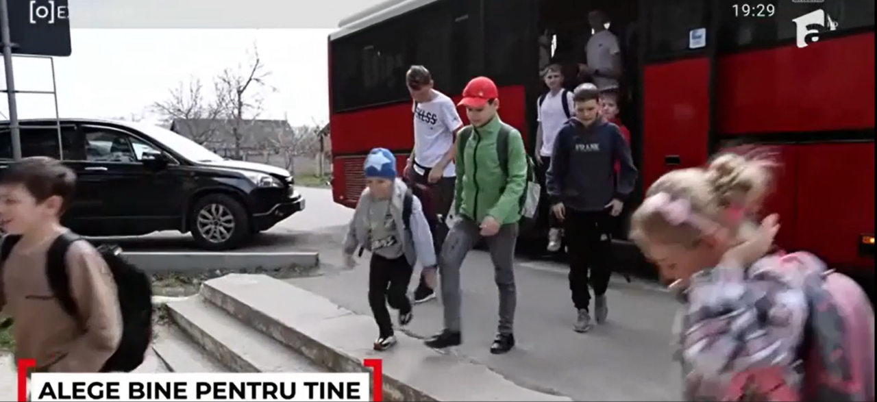 copiii-moldovenii-din-transnistria-trec-granita-printre-rusi-inarmati-sa-se-scoleasca-in-romana