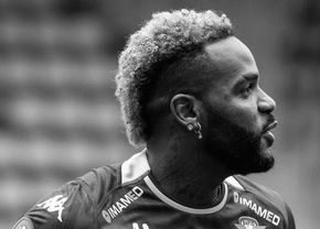 rapid-a-reactionat-dupa-decesul-lui-aaron-boupendza:-mereu-in-amintirea-noastra