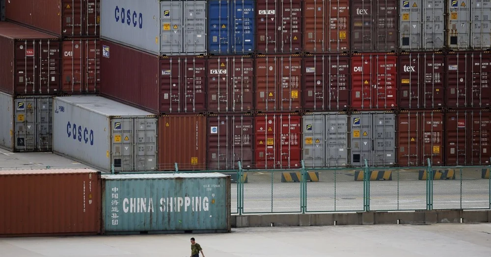 tarifele-lui-trump-zdruncina-economia-globala:-omc-prognozeaza-un-declin-al-comertului