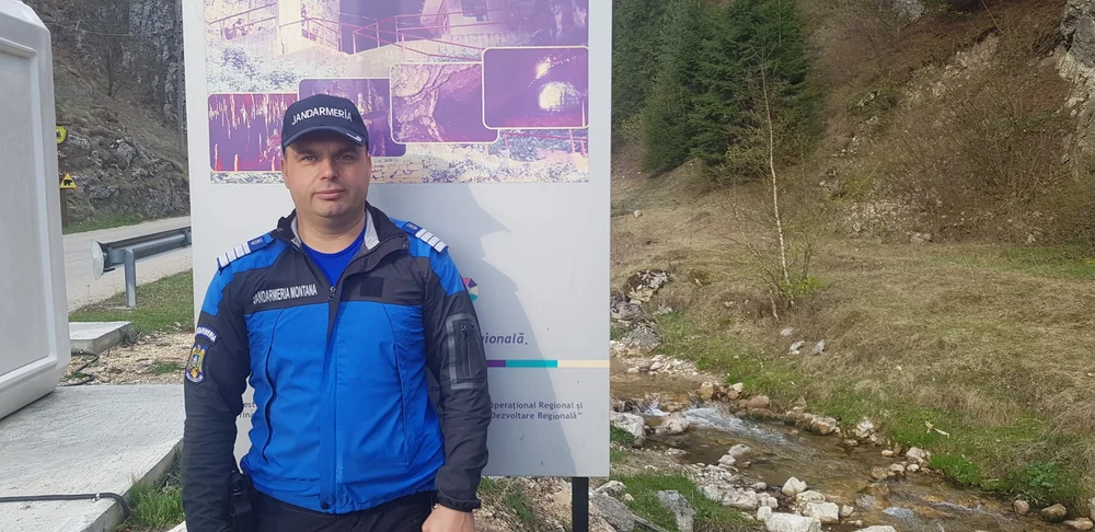 povestea-jandarmului-erou-care-a-salvat-numerosi-oameni,-inclusiv-un-barbat-atacat-de-urs