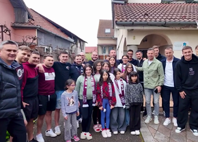 jucatorii-de-la-cfr-cluj-au-facut-un-gest-emotionant-in-vinerea-mare