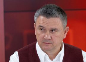 un-bufon,-un-mascarici!-balaj-nu-s-a-abtinut-in-ziua-de-pasti:-a-mancat-o-paine-la-cfr