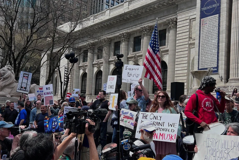 mii-de-protestatari-au-iesit-in-strada-in-sua-impotriva-politicilor-lui-trump:-nu-vrem-dictatura