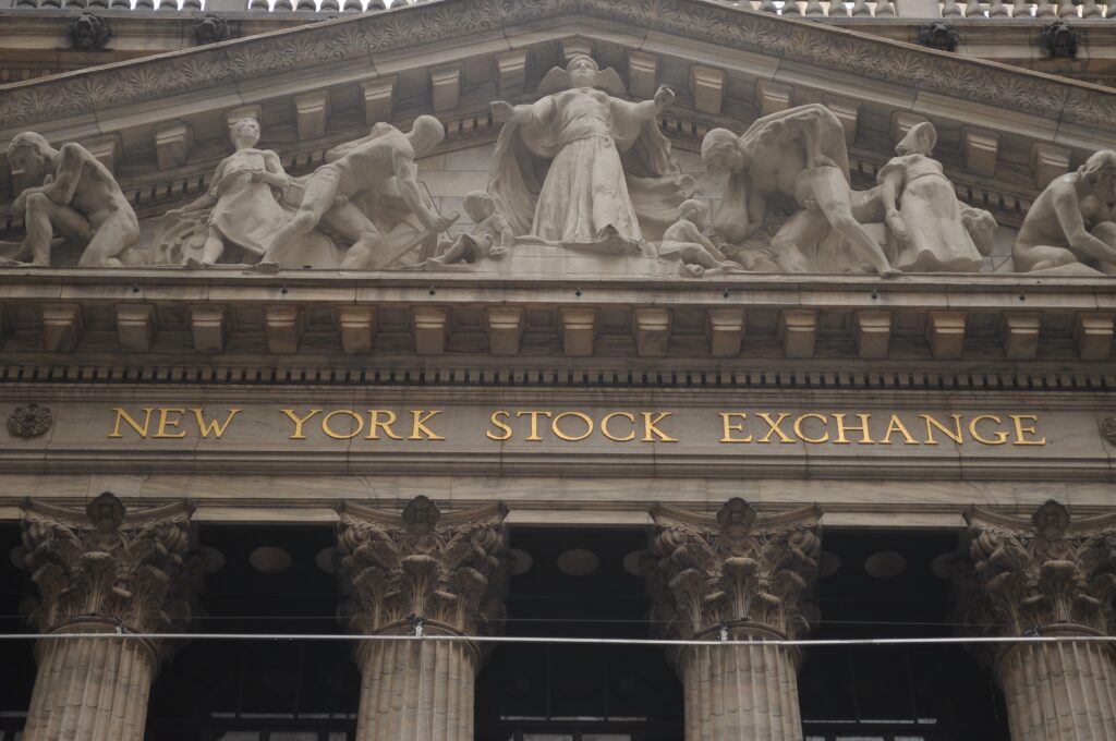 pietele-bursiere-cresc-dupa-ce-trump-a-afirmat-ca-va-reduce-substantial-taxele-pentru-china