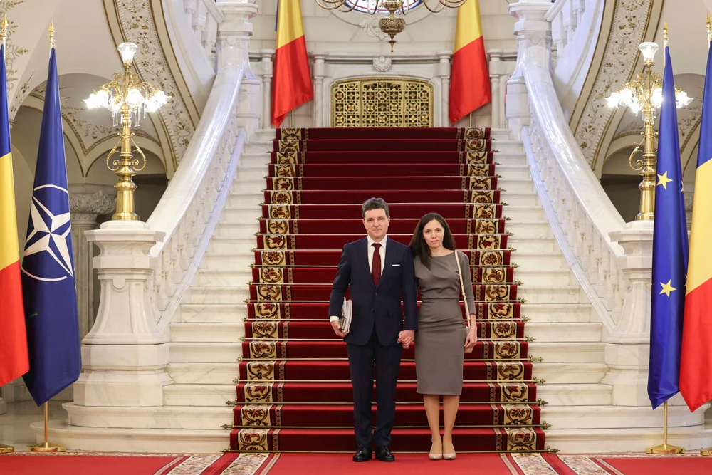 cine-este-mirabela-gradinaru,-partenera-lui-nicusor-dan.-ce-meserie-are