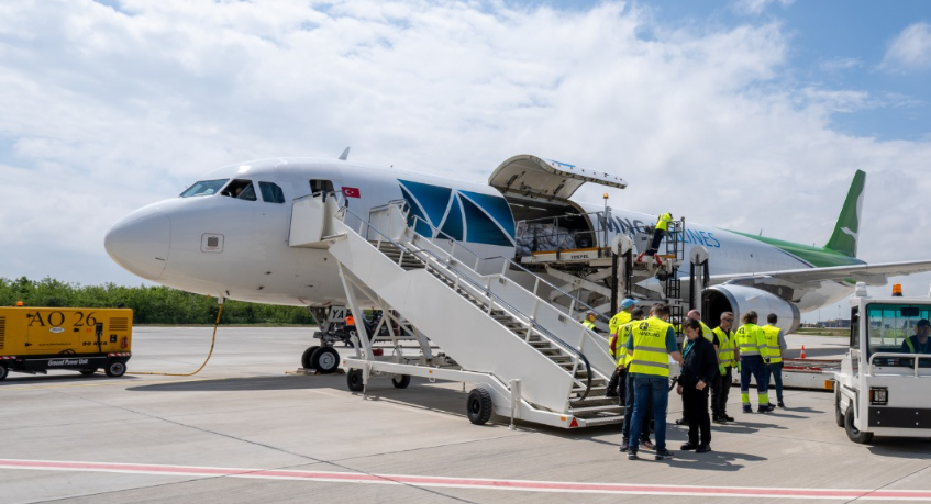primul-zbor-cargo-a-aterizat-pe-aeroportul-oradea