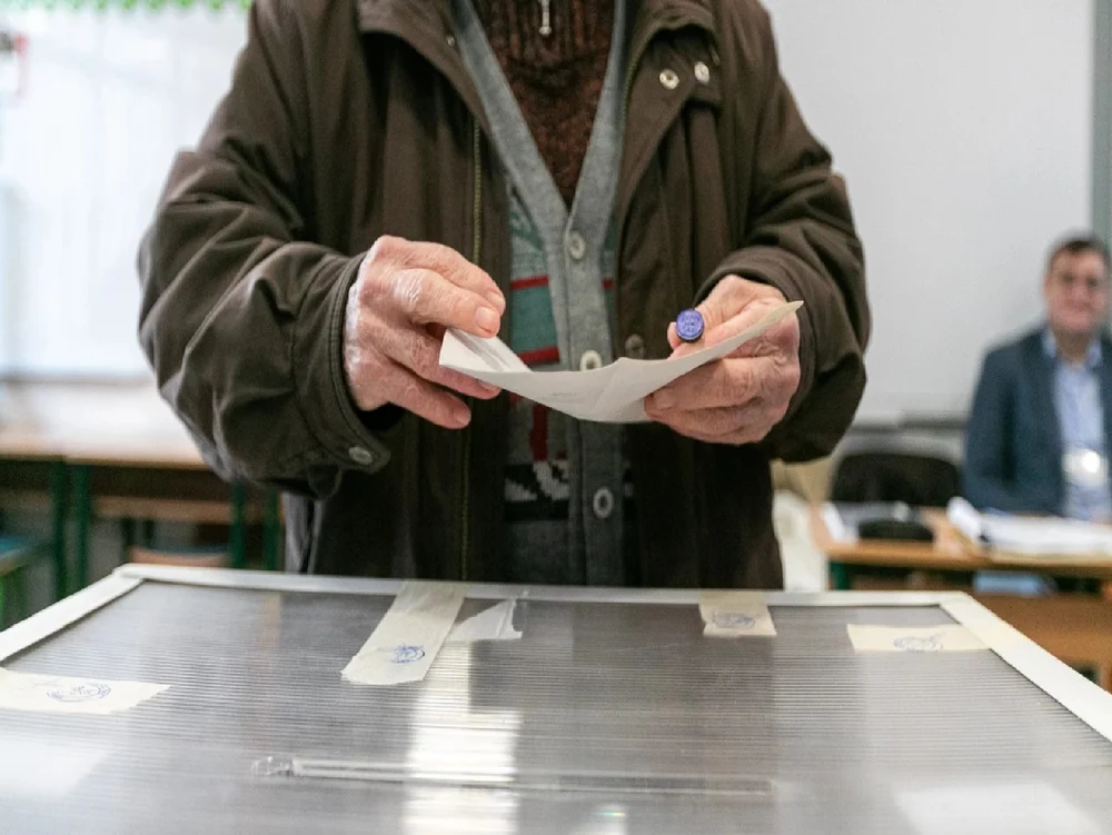 oglinda,-oglinjoara,-ce-vad-de-ma-uit-prin-tara?