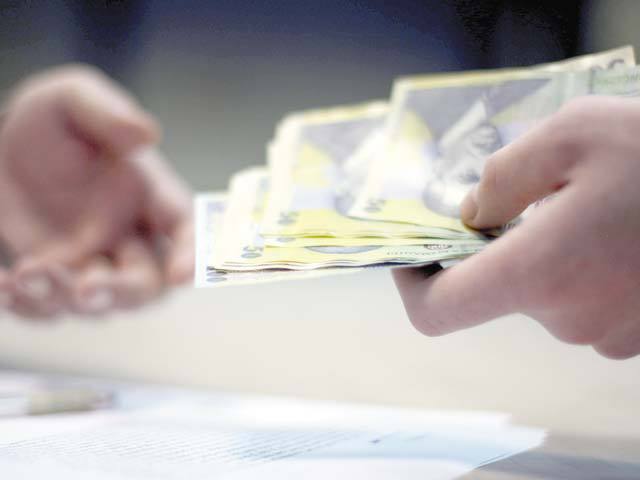 castigul-salarial-mediu-brut-pe-economie-in-martie-a-fost-de-9495-lei-si-cel-net-de-5.691-lei