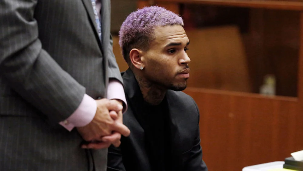 rapperul-chris-brown,-arestat-dupa-ce-l-a-atacat-cu-o-sticla-pe-un-producator-muzical