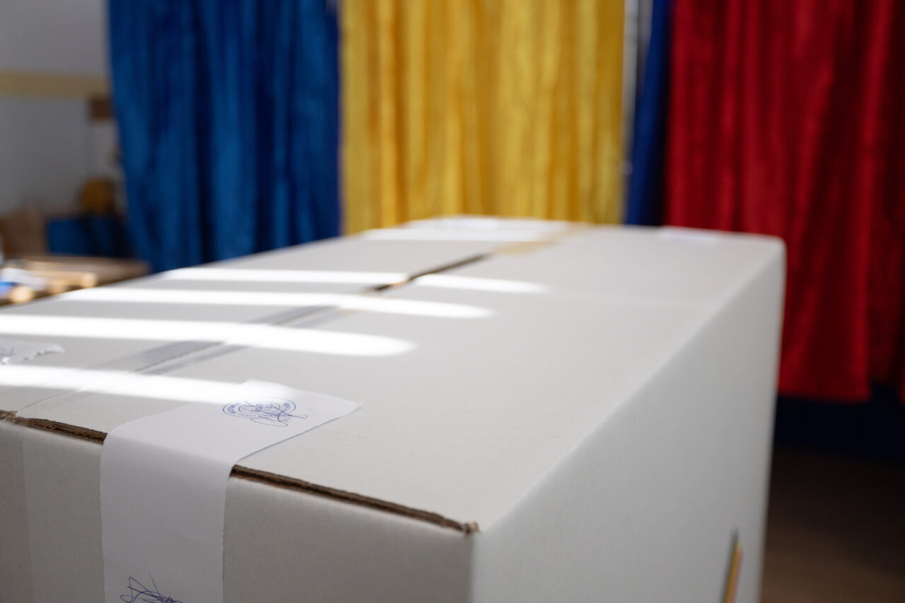 a-inceput-votarea-in-tara-in-turul-decisiv-pentru-alegerea-presedintelui