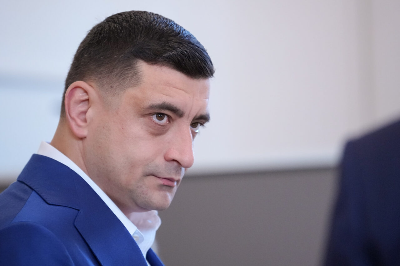 george-simion-a-revenit-pe-tiktok-si-facebook-in-ziua-votului