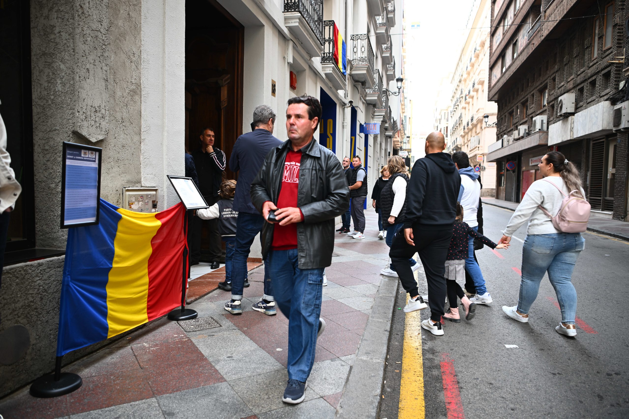 discutii-aprinse-despre-romanii-din-diaspora-care-si-taie-buletinele:-ce-cautati-in-europa-aia-pe-care-o-huliti?-mergeti-in-rusia!