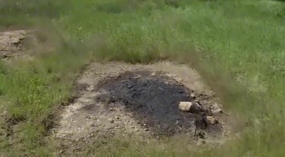 judetul-din-romania-in-care-petrolul-iese-singur-din-pamant.-fenomenul-este-unic-in-europa