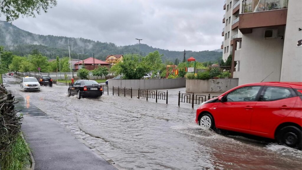 asigurarile-casco-pentru-masinile-afectate-de-inundatii:-soferii-au-platit-mii-de-lei
