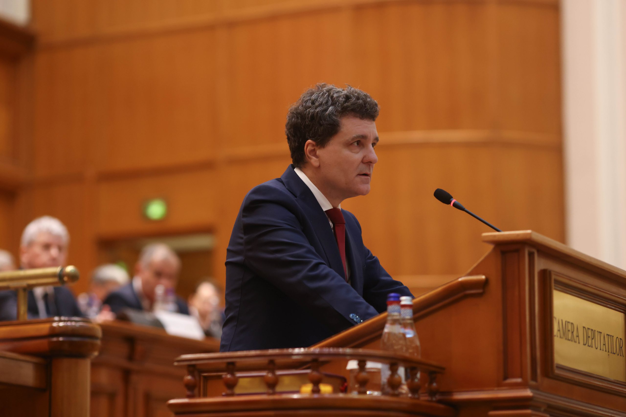 cine-sunt-consilierii-care-au-stat-langa-nicusor-dan-la-primele-consultari-cu-partidele-surse