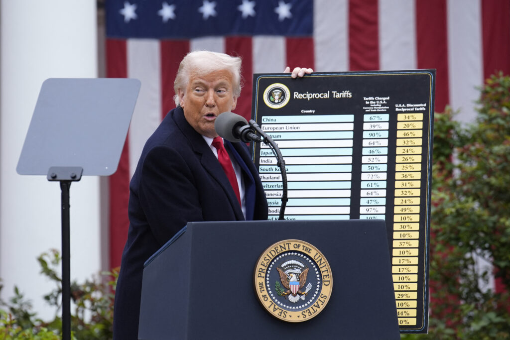 economia-sua-s-a-contractat-pentru-prima-data-din-2022,-pe-fondul-tarifelor-impuse-de-trump