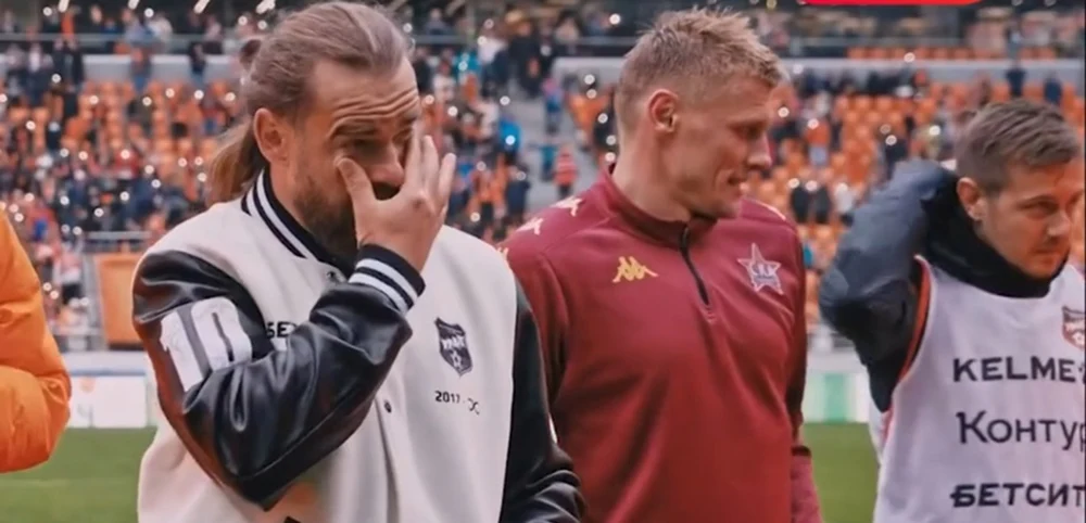 rusii-l-au-facut-sa-planga.-primire-emotionanta-pentru-fotbalistul-roman,-la-ekaterinburg