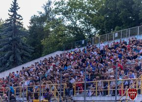 imaginile-ignorate-din-week-end-10.000-de-oameni-in-tribune-la-meciul-netelevizat-din-romania