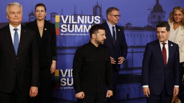 primele-imagini-cu-nicusor-dan-in-prima-vizita-externa-ca-presedinte-al-romaniei