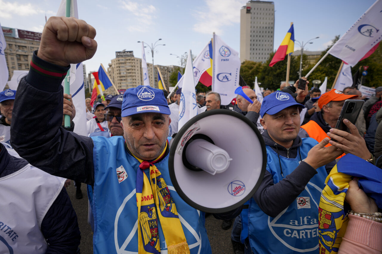 pachetul-de-masuri-fiscale-a-scos-sindicalistii-la-poarta-presedintelui
