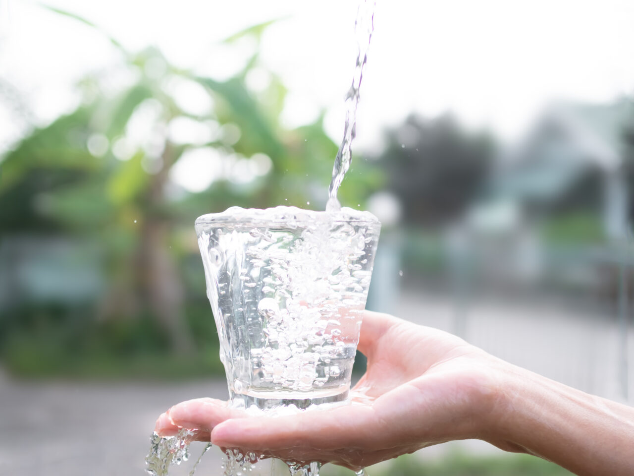 substantele-chimice-periculoase-din-apa-de-baut:-pot-distruge-sanatatea.-cum-pot-fi-evitate