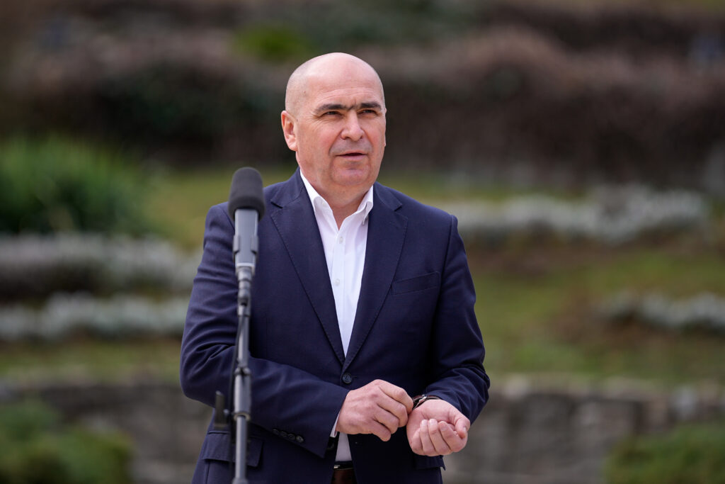 bolojan-critica-scenariile-false-despre-taxe:-o-combinatie-de-adevar-si-falsuri