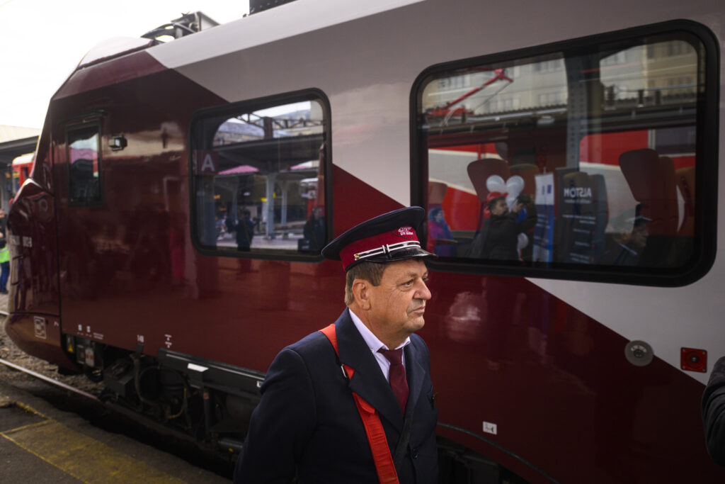 nu-ne-sistam-activitatea,-nu-intram-in-faliment,-anunta-cfr-calatori