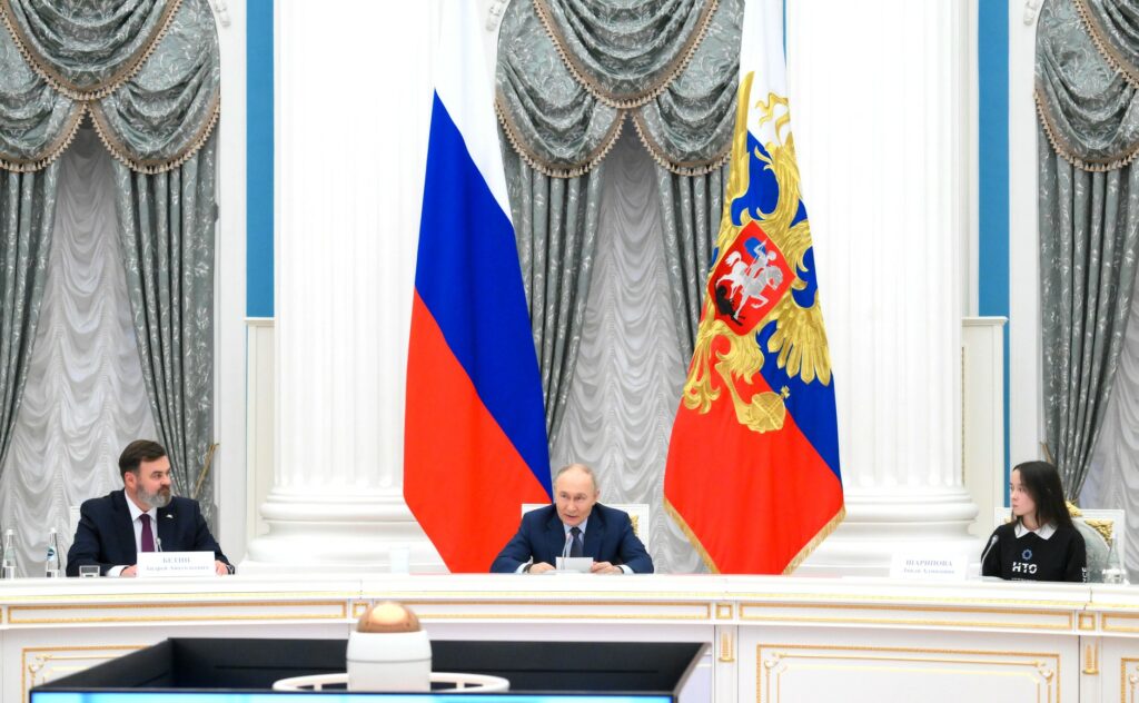 putin:-rusia-trebuie-sa-evite-recesiunea-cu-orice-pret