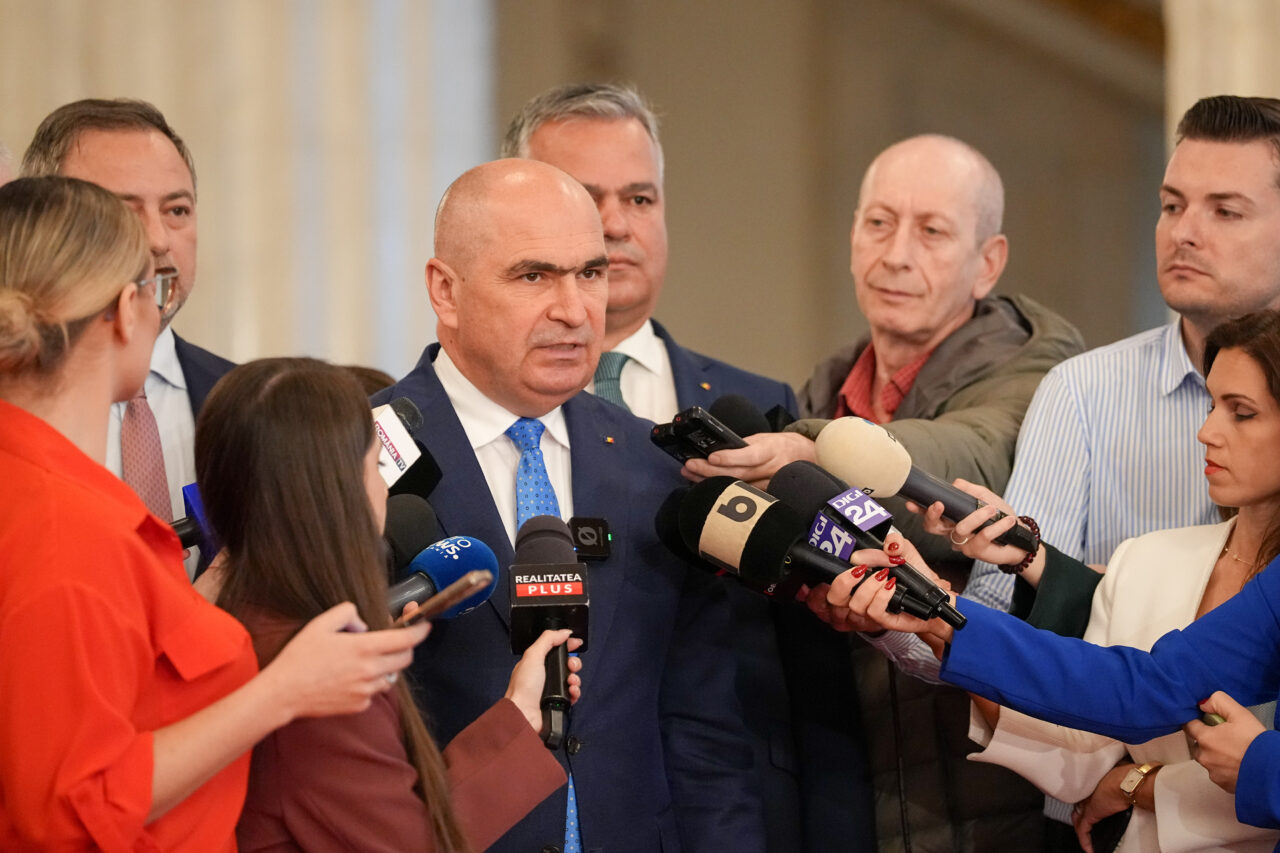 bolojan-il-ia-mana-dreapta-la-guvern-pe-mihai-jurca,-city-manager-la-oradea