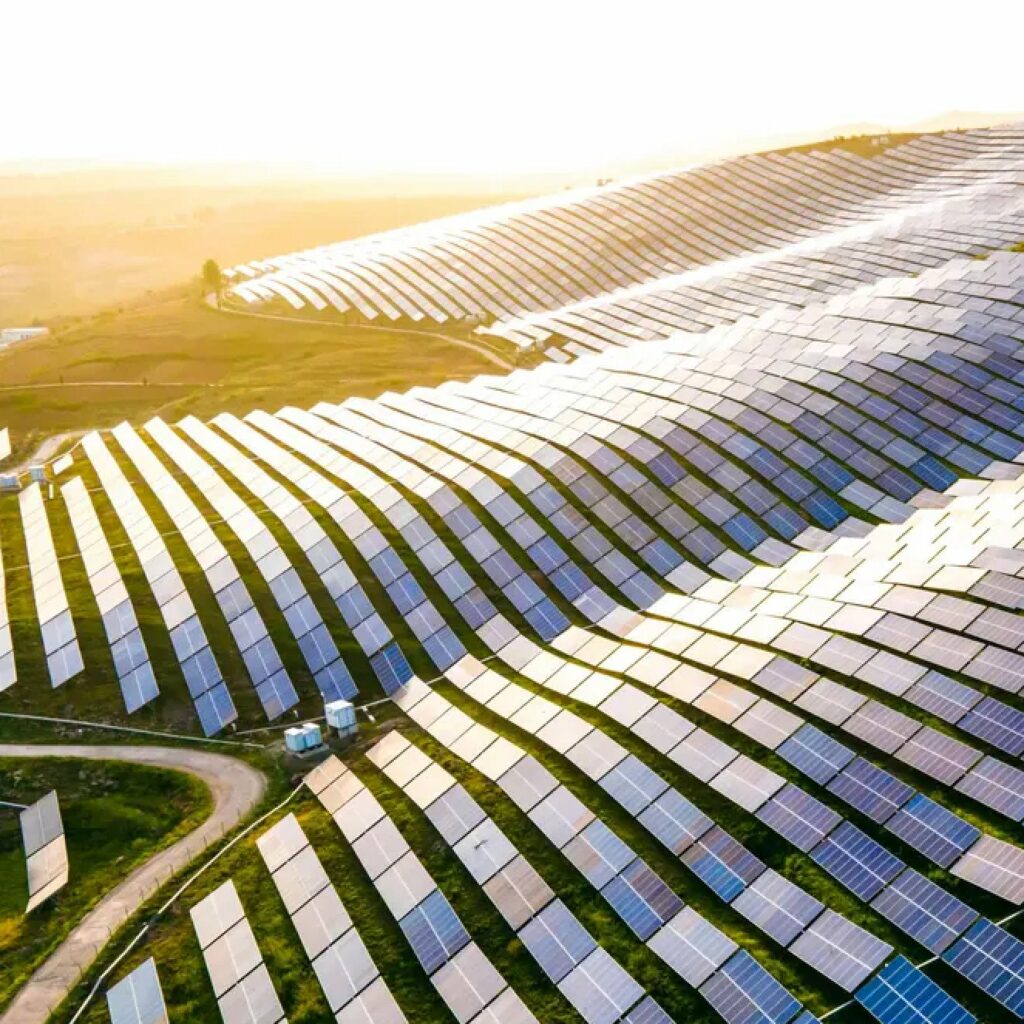 china-bate-noi-recorduri-prin-cresterea-energiei-solare-si-eoliene