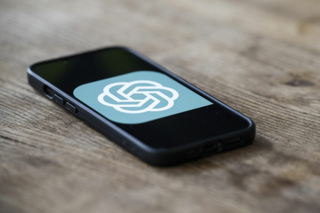 openai-apeleaza-la-cipurile-ai-ale-google-pentru-a-si-alimenta-produsele