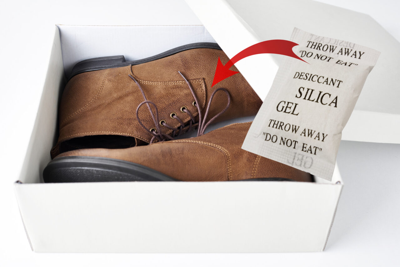 de-ce-sa-nu-arunci-pliculetele-din-cutiile-cu-pantofi.-ce-rol-au-acestea,-de-fapt