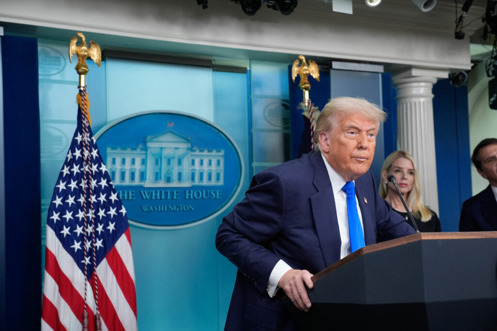 proiectul-fiscal-al-lui-trump-a-fost-modificat-si-aprobat-la-limita-de-senatul-american