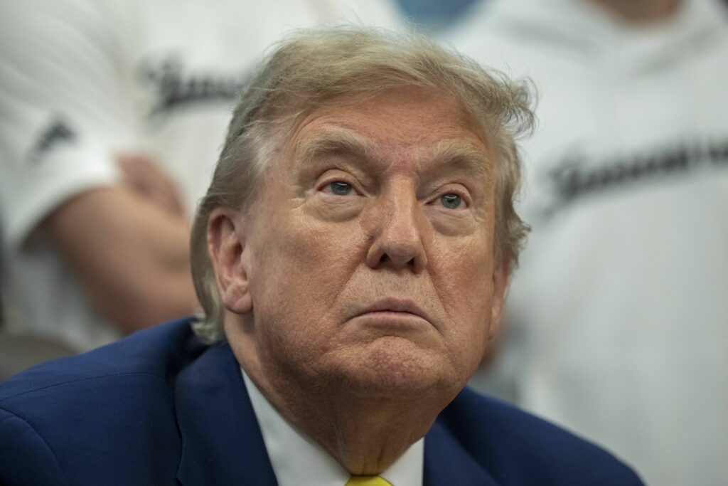 trump-spune-ca-scrisorile-privind-tarifele-vamale-adresate-celor-12-tari-vor-fi-trimise-luni