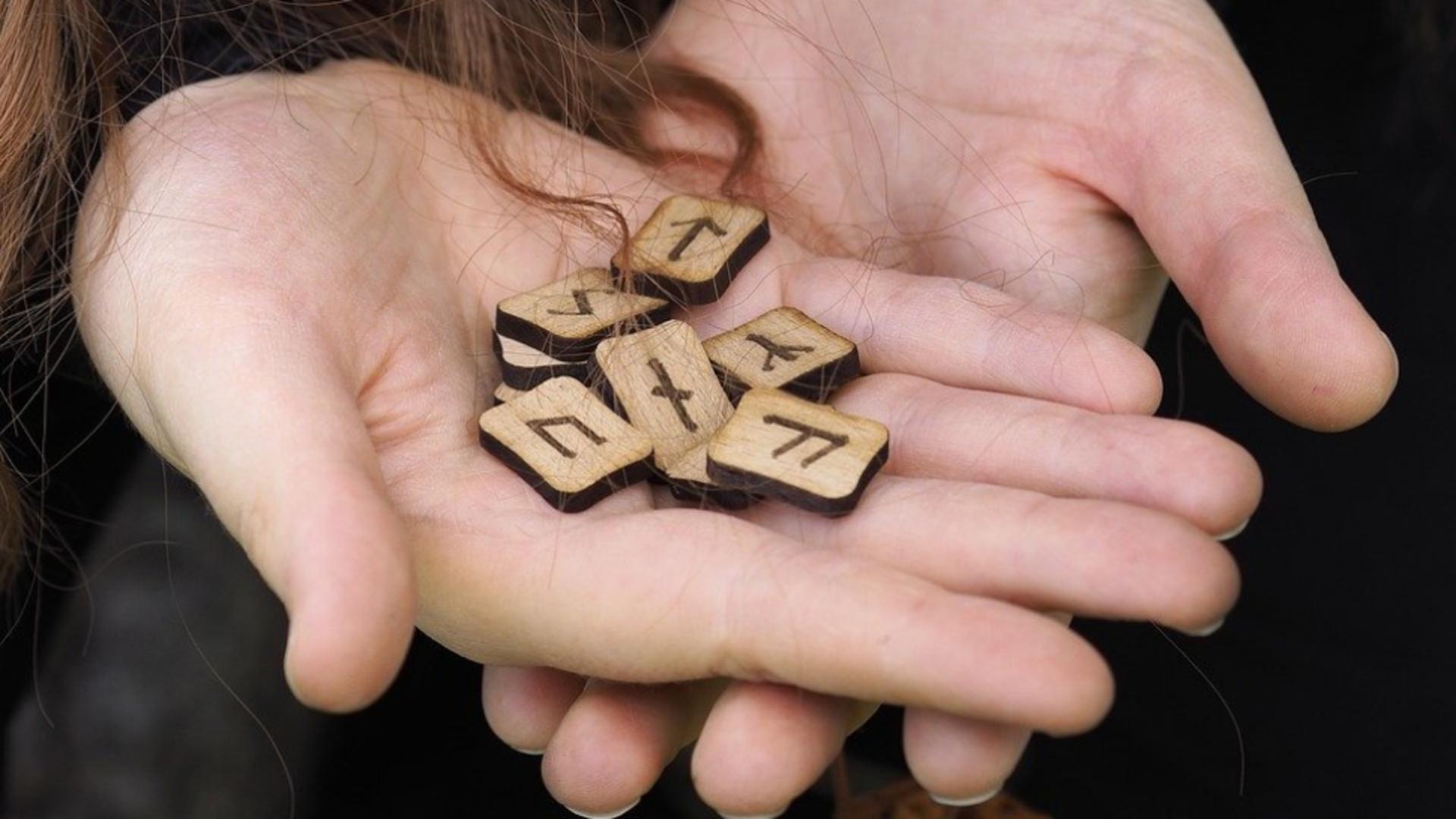 etalarea-runelor:-marti,-22-aprilie-2025.-sfaturi-de-la-unvivers-pentru-fiecare-zodie-in-parte