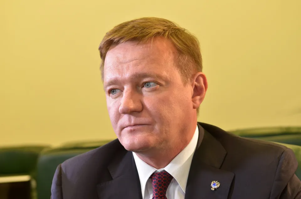 fostul-ministru-rus-al-transporturilor-s-a-impuscat-dupa-ce-a-fost-demis-de-putin