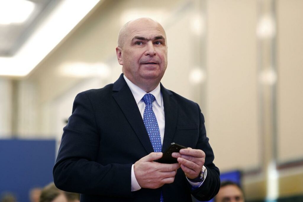 bolojan:-le-cer-romanilor-putina-rabdare