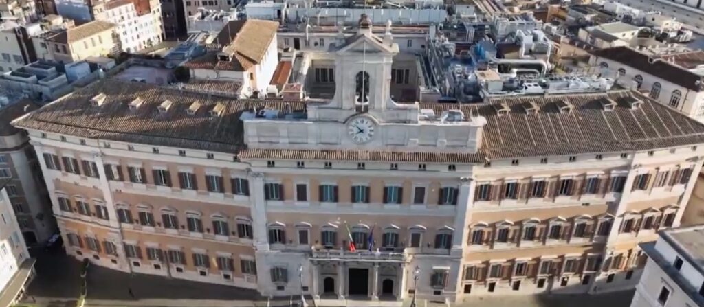 ue-acuza-guvernul-italiei-ca-a-intervenit-abuziv-intr-o-preluare-bancara