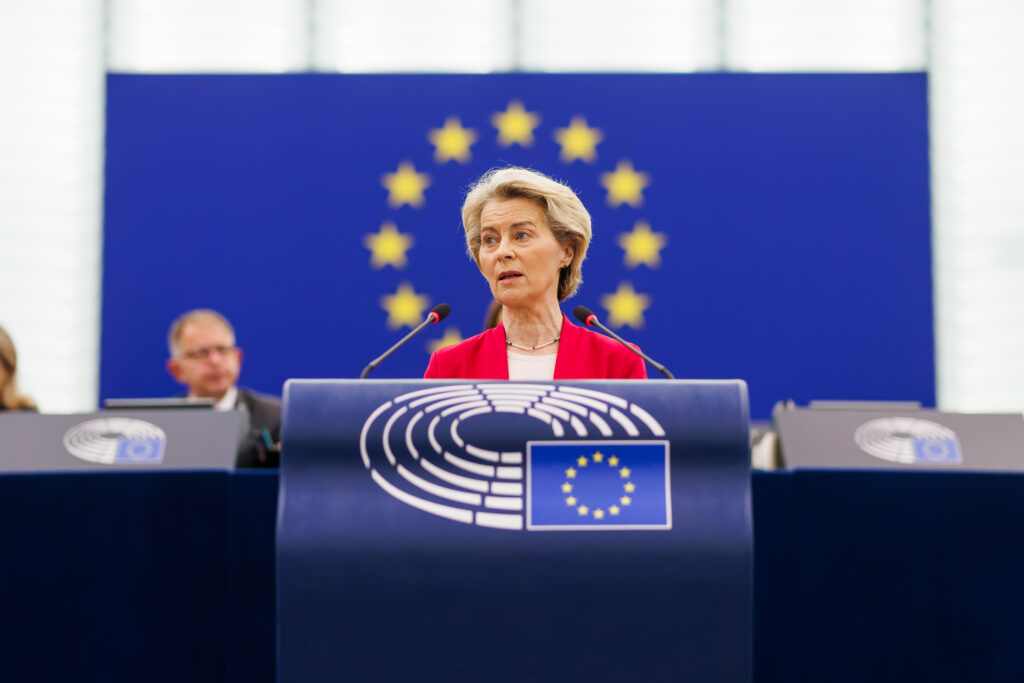 ursula-von-der-leyen-a-supravietuit-votului-de-neincredere-in-conducerea-comisiei-europene