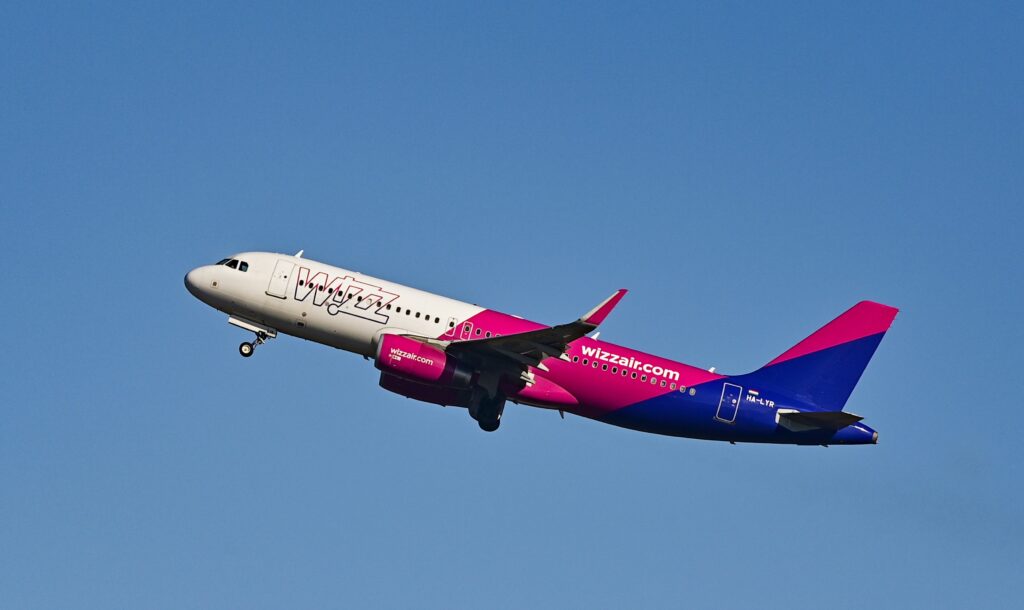 wizz-air-intentioneaza-sa-suspende-toate-operatiunile-de-zbor-locale-din-abu-dhabi