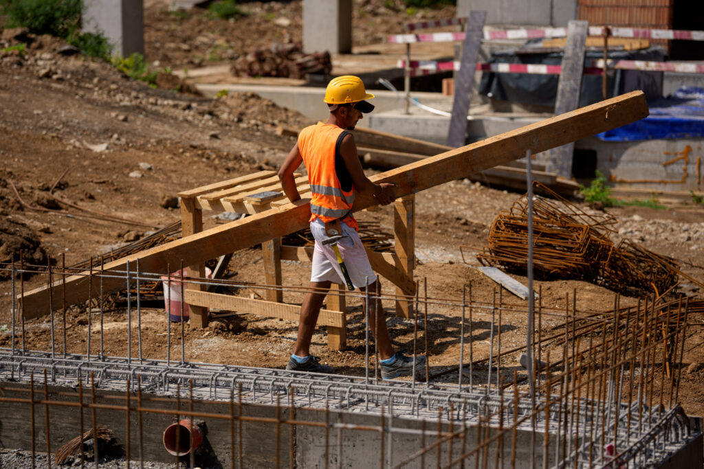 firmele-din-constructii-avertizeaza-ca-noile-masuri-fiscale-risca-sa-provoace-o-criza-imobiliara