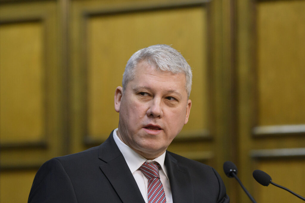 predoiu:-vremuri-de-pace-nu-mai-sunt,-interferenta-straina,-de-propaganda,-trebuie-contracarata