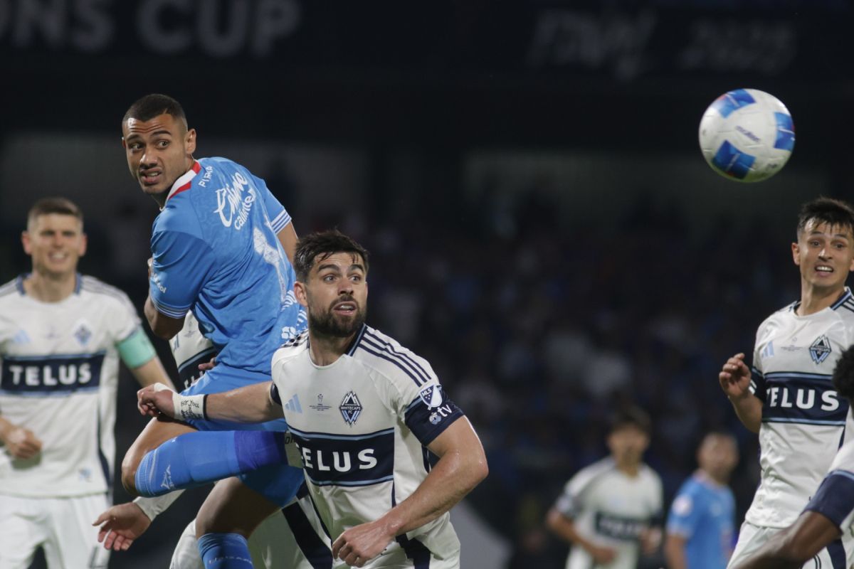 razvan-lucescu-isi-aduce-atacant-de-peste-ocean,-platit-cu-trei-milioane-de-euro-pe-an