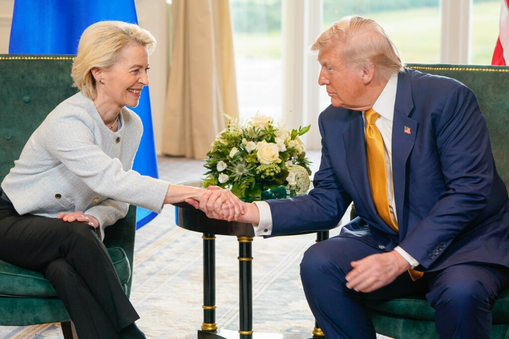 increderea-investitorilor-in-ue-scade-dupa-acordul-comercial-incheiat-de-trump-cu-von-der-leyen